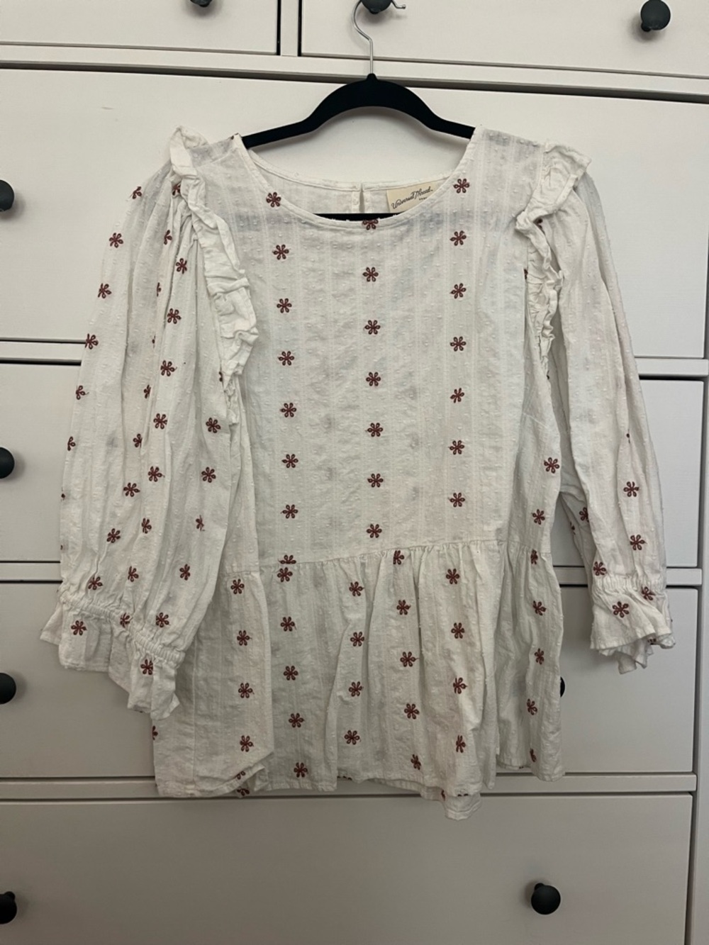 Universal Thread White Peplum Tunic with Red Floral Embroidery